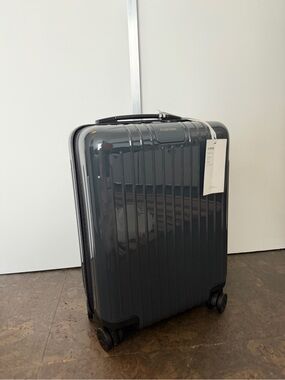 RIMOWA Glossy Dark Gray Cabin Spinner